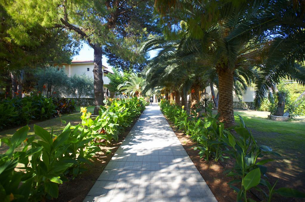 Portes Beach Hotel Nea Poteidaia Exteriör bild