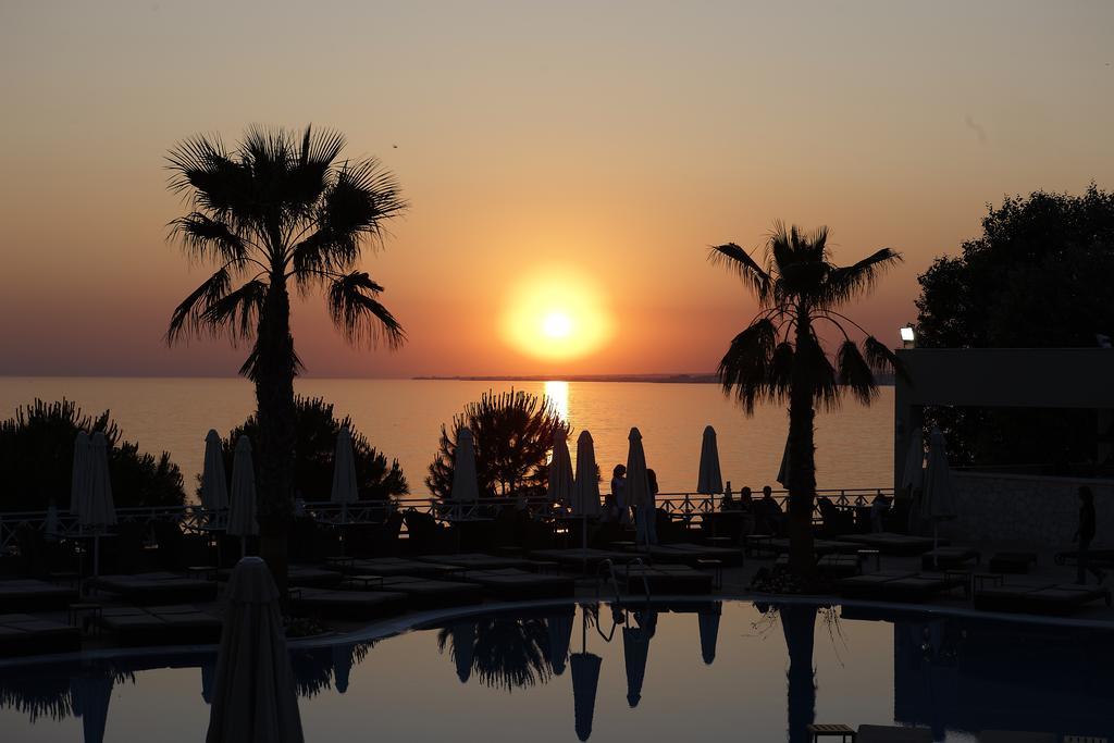 Portes Beach Hotel Nea Poteidaia Exteriör bild